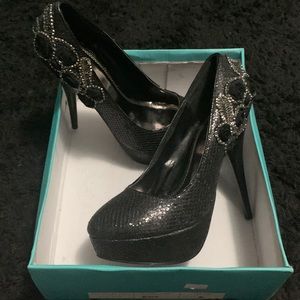 Mascotte Size 8 Heels